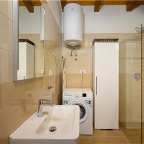 4 bedroom villa bedroom with pool, Svetvinčenat, Istria, sleeps 8